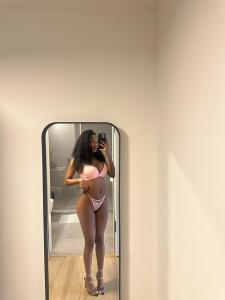 Camila Lopez in Düsseldorf - Foto 16
