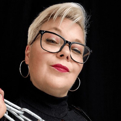 Domina Lady Susan - klassische Dominanz, die Eindruck hinterlässt 