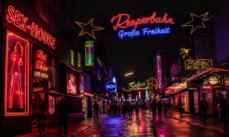 Sex in Hamburg – Reeperbahn, St. Pauli & das echte Nachtleben